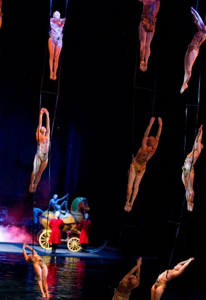 Cirque du Soleil: Worlds Away - Film