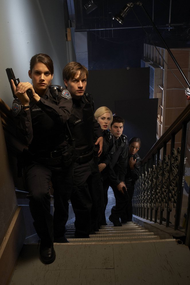 Rookie Blue - Season 1 - Promokuvat - Missy Peregrym, Gregory Smith, Charlotte Sullivan, Travis Milne, Enuka Okuma