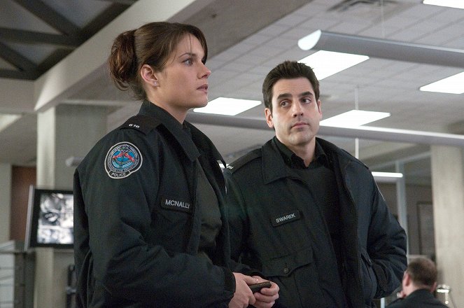 Rookie Blue - Season 1 - To Serve or Protect - Photos - Missy Peregrym, Ben Bass