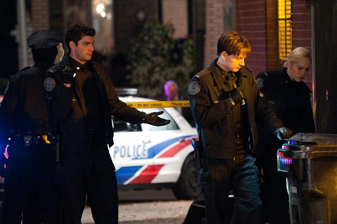 Rookie Blue - The One That Got Away - Photos - Travis Milne, Gregory Smith, Charlotte Sullivan