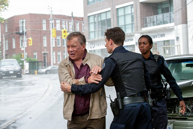 Rookie Blue - Season 3 - The First Day of the Rest of Your Life - Photos - William Shatner, Enuka Okuma