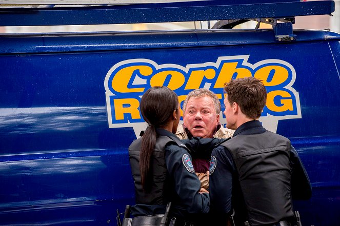 Rookie Blue - Season 3 - Der erste Tag vom Rest deines Lebens - Filmfotos - William Shatner