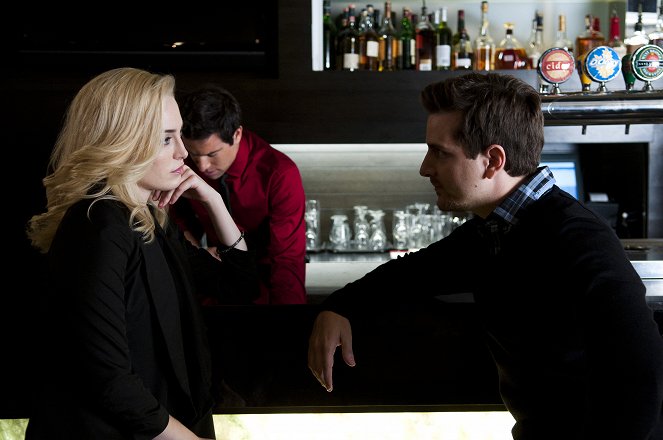 Rookie Blue - The Girlfriend Experience - Photos - Charlotte Sullivan, Elias Toufexis
