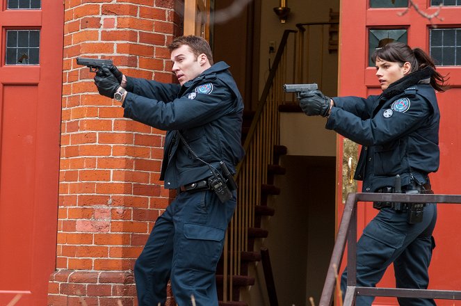 Rookie Blue - The Rules - Photos - Peter Mooney, Missy Peregrym