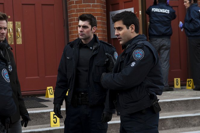 Rookie Blue - The Rules - Photos - Travis Milne, Ben Bass