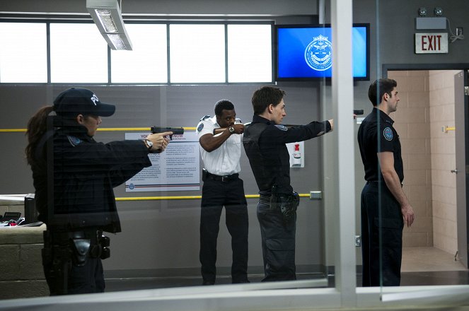 Rookie Blue - Season 3 - Every Man - Photos - Lyriq Bent, Gregory Smith