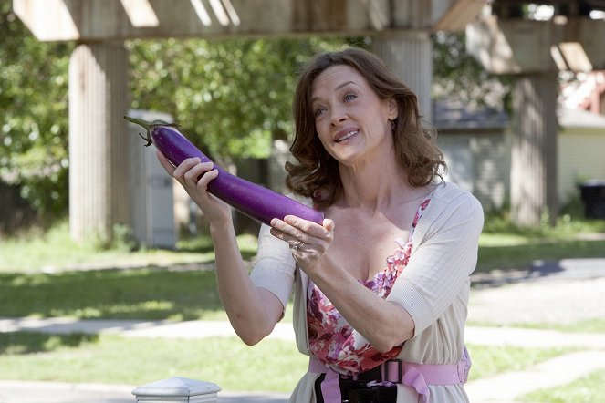 Shameless - Summer Loving - De la película - Joan Cusack