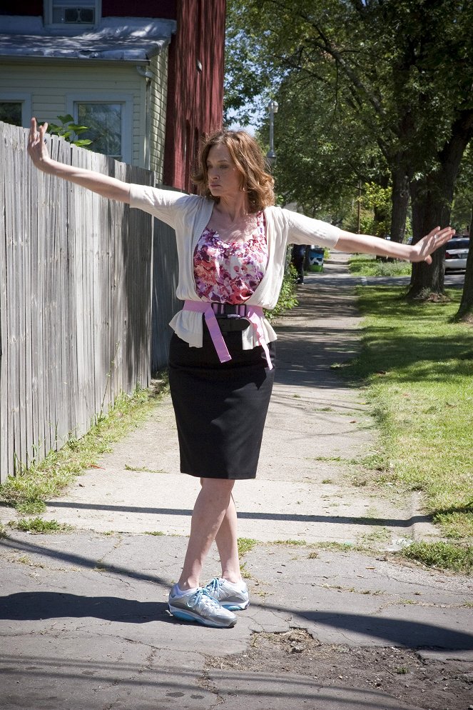 Shameless - Summer Loving - Photos - Joan Cusack