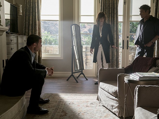 Ray Donovan - Goodbye Beautiful - Photos - Liev Schreiber, Kate Moennig, Steven Bauer