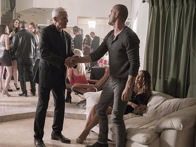 Ray Donovan - Die Russenparty - Filmfotos - Raymond J. Barry, Jack Kesy