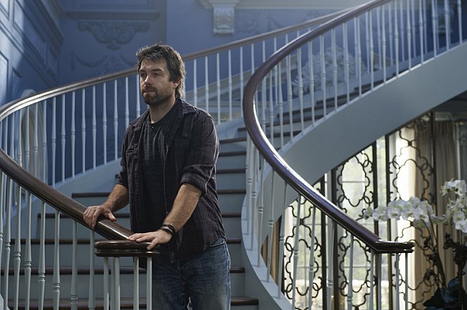 American Gothic - The Veteran in a New Field - Photos - Antony Starr
