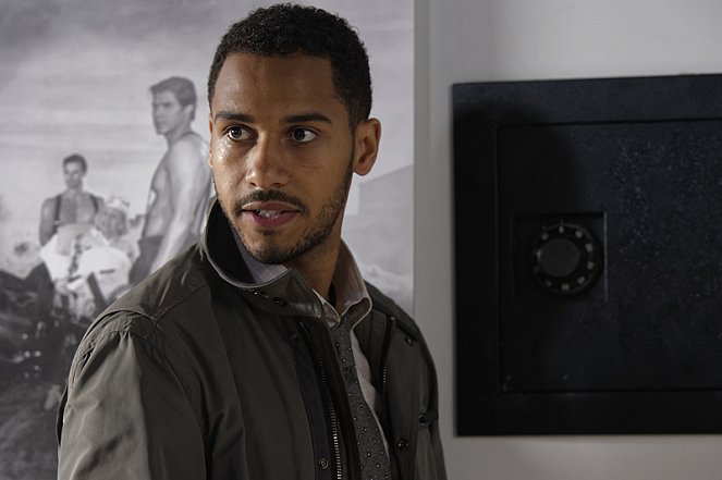American Gothic - The Veteran in a New Field - Photos - Elliot Knight