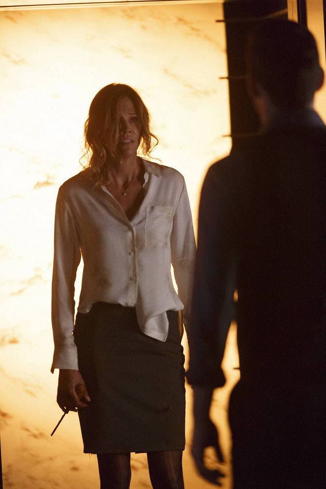 Lucifer - Everything's Coming Up Lucifer - Photos - Tricia Helfer