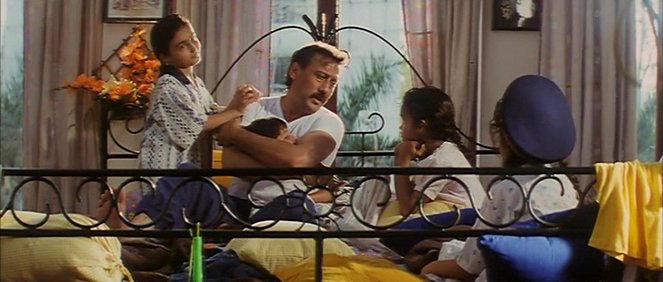 One 2 Ka 4 - Der Babysitter-Cop - Filmfotos - Jackie Shroff