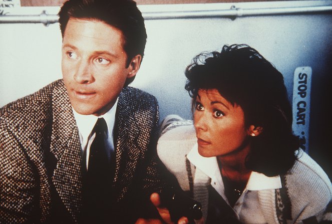 Scarecrow and Mrs. King - Season 4 - Rumors of My Death - Photos - Bruce Boxleitner, Kate Jackson