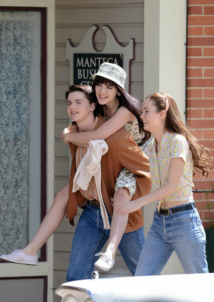 Dear Eleanor - Z filmu - Joel Courtney, Isabelle Fuhrman, Liana Liberato