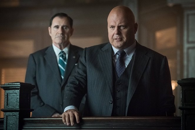 Gotham - Season 3 - Mad City: Better to Reign in Hell... - Photos - Michael Chiklis