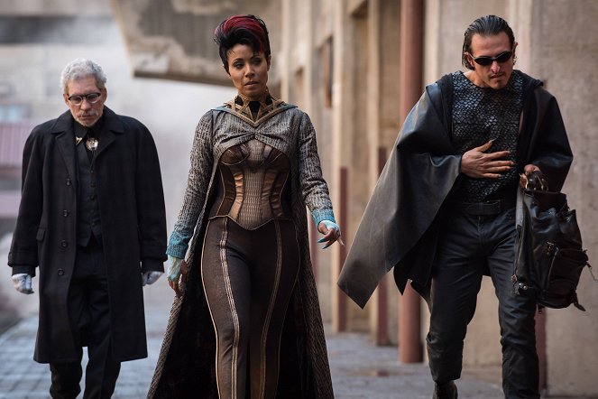 Gotham - Mad City: Better to Reign in Hell... - Photos - Victor Pagan, Jada Pinkett Smith