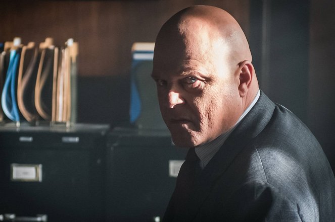 Gotham - Season 3 - Mad City: Better to Reign in Hell... - Photos - Michael Chiklis
