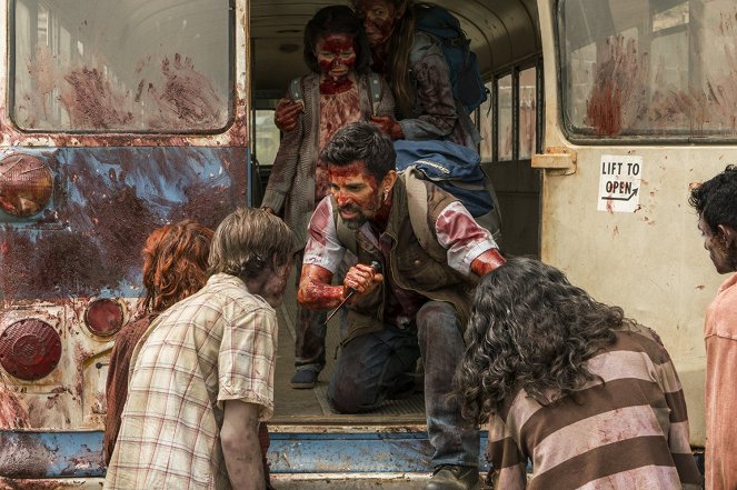 Fear the Walking Dead - Season 2 - Pillar of Salt - Photos - Alfredo Herrera