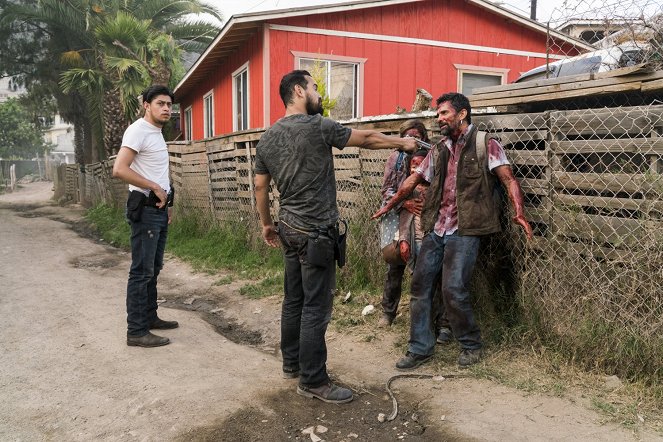 Fear the Walking Dead - Pillar of Salt - De la película - Rubén J. Carbajal, Alejandro Edda, Alfredo Herrera
