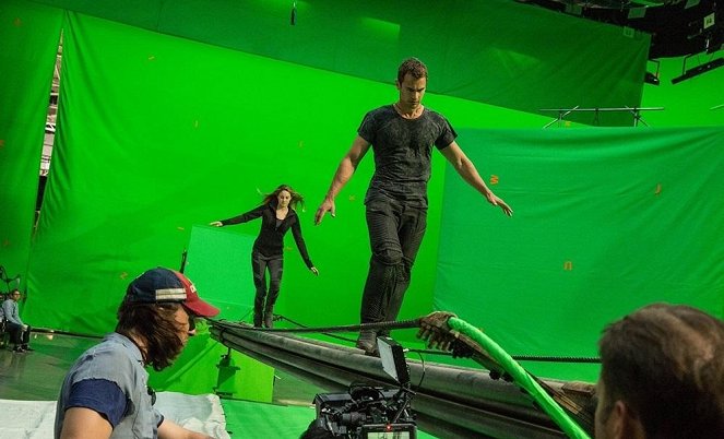 Divergent - Van de set - Theo James