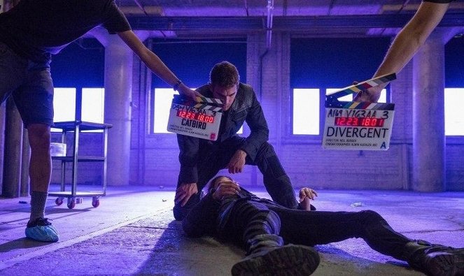 Divergent - Outolintu - Kuvat kuvauksista - Theo James