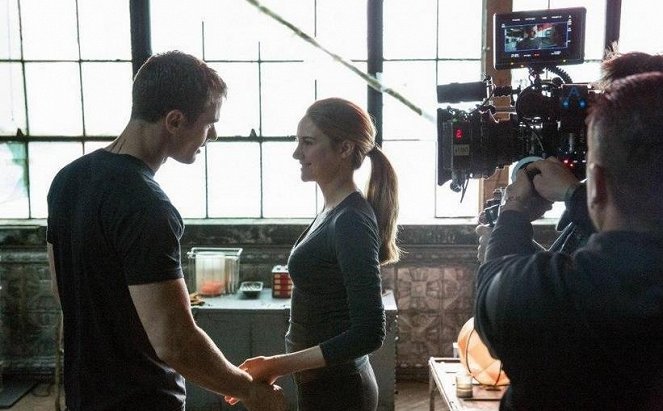 Divergent - Van de set - Theo James, Shailene Woodley