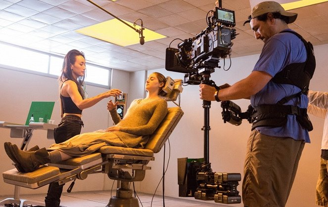 Divergent - Outolintu - Kuvat kuvauksista - Maggie Q, Shailene Woodley