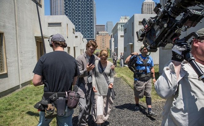Divergent - Van de set - Ansel Elgort, Shailene Woodley