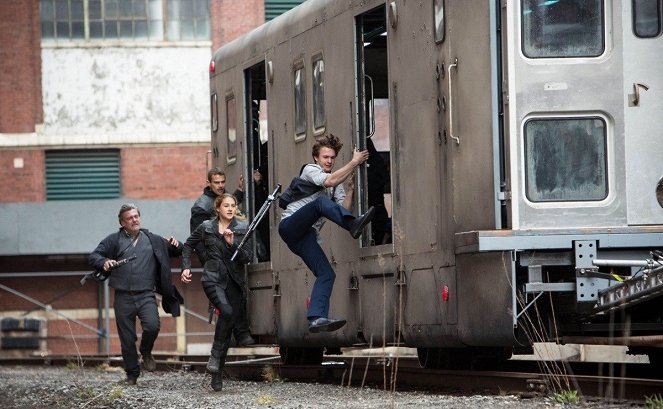 Divergent - Van de set - Ray Stevenson, Theo James, Shailene Woodley, Ansel Elgort
