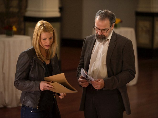 Homeland - Iron in the Fire - Van film - Claire Danes, Mandy Patinkin