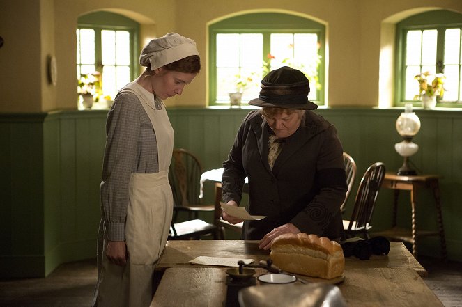 Downton Abbey - Episode 6 - Photos - Amy Nuttall, Lesley Nicol