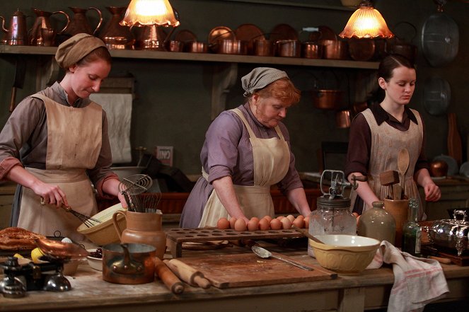 Downton Abbey - Episode 4 - Photos - Lesley Nicol, Sophie McShera
