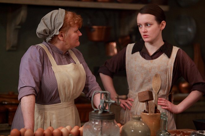Downton Abbey - Season 3 - Flucht nach Downton - Filmfotos - Lesley Nicol, Sophie McShera
