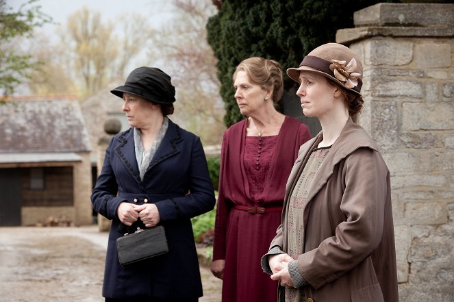 Downton Abbey - Season 3 - Episode 4 - Z filmu - Phyllis Logan, Penelope Wilton, Amy Nuttall