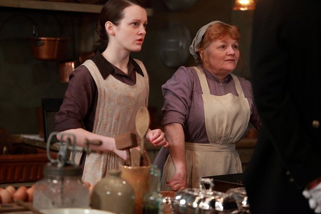 Downton Abbey - Season 3 - Flucht nach Downton - Filmfotos - Sophie McShera, Lesley Nicol