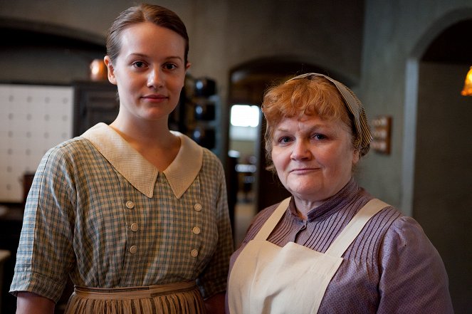 Downton Abbey - Season 3 - Flucht nach Downton - Werbefoto - Cara Theobold, Lesley Nicol