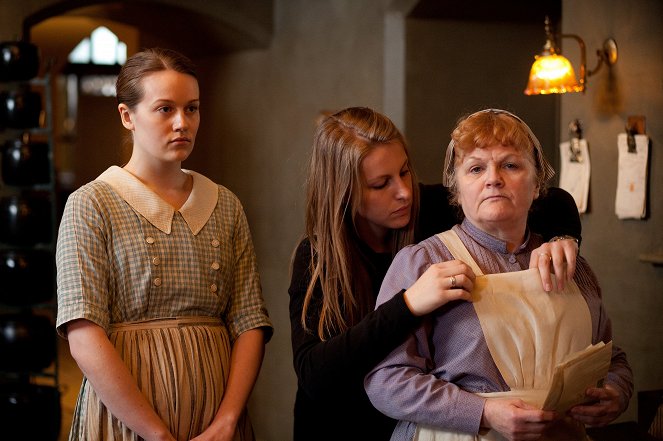 Downton Abbey - Episode 4 - Making of - Cara Theobold, Lesley Nicol