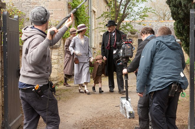 Downton Abbey - Episode 4 - Forgatási fotók - Christine Mackie, Kevin McNally