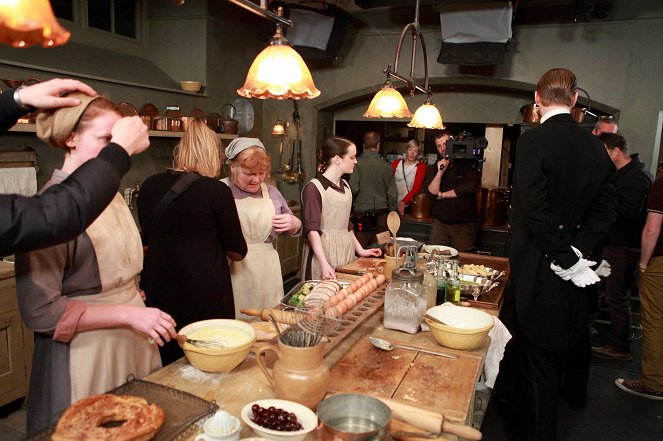 Downton Abbey - Season 3 - Episode 4 - Making of - Lesley Nicol, Sophie McShera