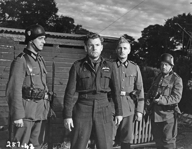 Reach for the Sky - Van film - Kenneth More