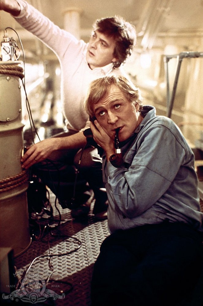 Achtzehn Stunden bis zur Ewigkeit - Filmfotos - David Hemmings, Richard Harris