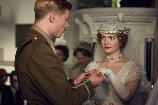 Lady Chatterley's Lover - Photos - James Norton, Holliday Grainger