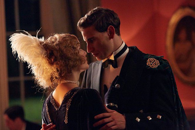 Lady Chatterley's Lover - Photos - Holliday Grainger, Edward Holcroft