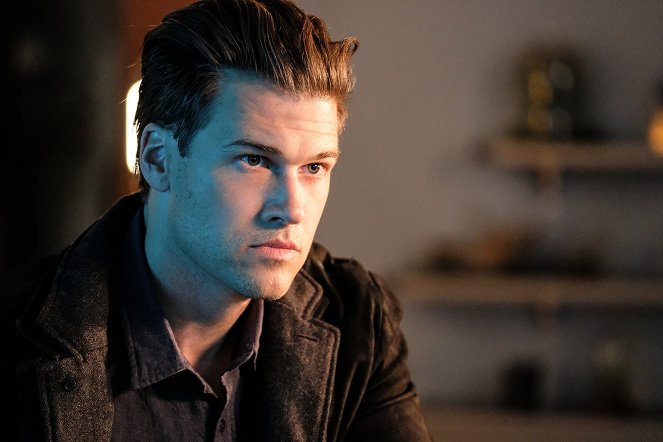 Legends of Tomorrow - Out of Time - Photos - Nick Zano