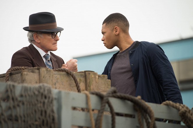 Legends of Tomorrow - Out of Time - Photos - Victor Garber, Franz Drameh