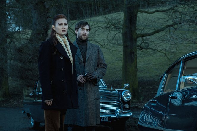 Outlander - Az idegen - Szitakötő A Borostyánban - Filmfotók - Sophie Skelton, Richard Rankin