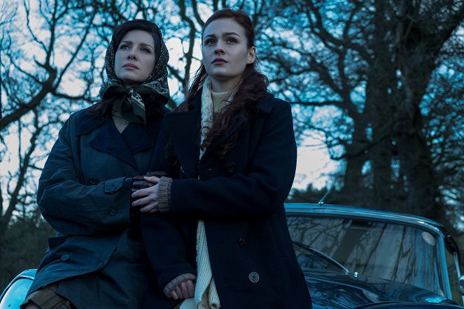 Outlander - Az idegen - Szitakötő A Borostyánban - Filmfotók - Caitríona Balfe, Sophie Skelton