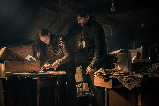 Outlander - Az idegen - Szitakötő A Borostyánban - Filmfotók - Sophie Skelton, Richard Rankin
